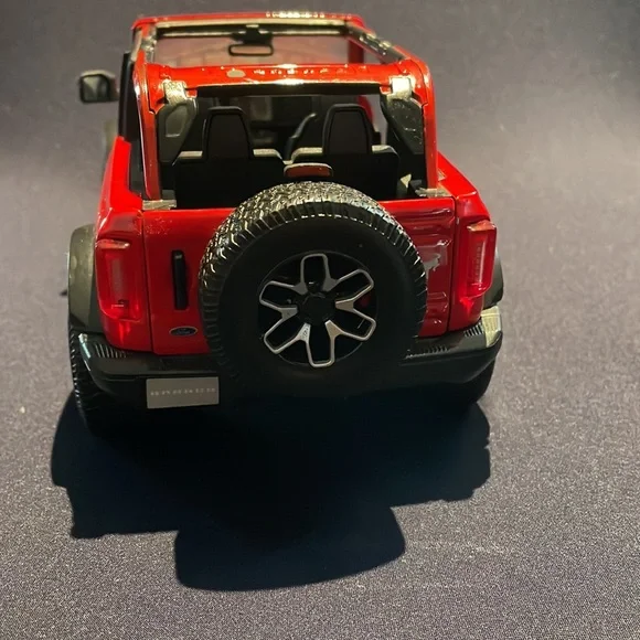 2021 Ford Bronco Badlands 1:18 scale die cast model Special Edition by Maisto - Picture 2 of 5